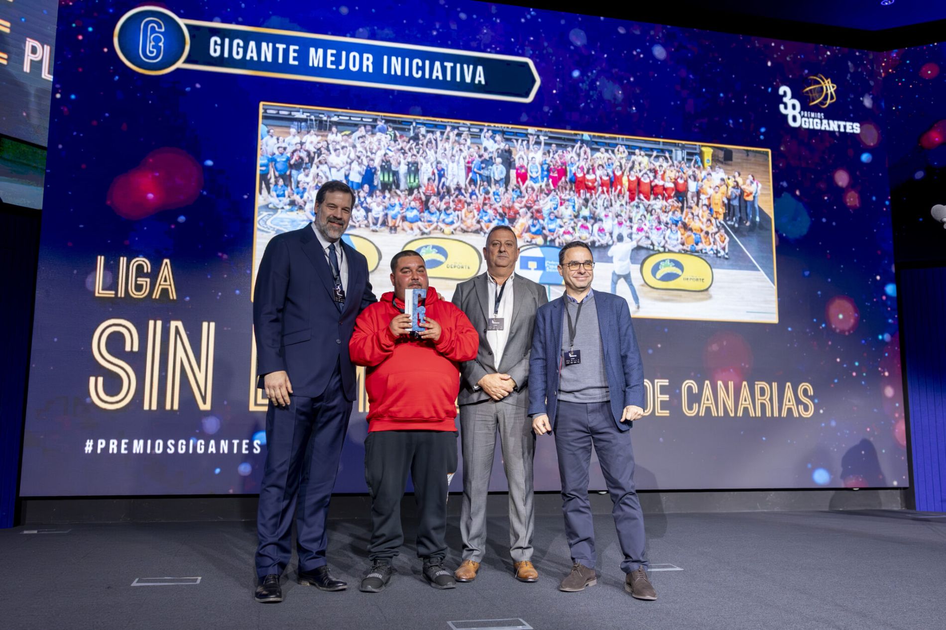 La revista Gigantes del Basket celebr� en Madrid la 38� edici�n de los Premios Gigantes, donde la `Liga Sin L�mites Pl�tano de Canarias` fue reconocida con el Premio a la Mejor Iniciativa del baloncesto 2025.  Este galard�n distingue a los protagonistas y