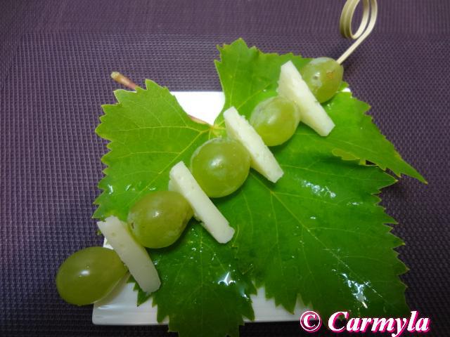 Brocheta de uvas y queso