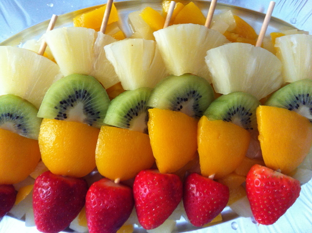 brocheta de frutas