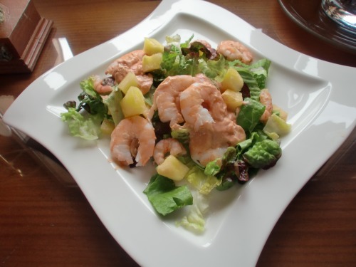 ensalada de pia y langostinos