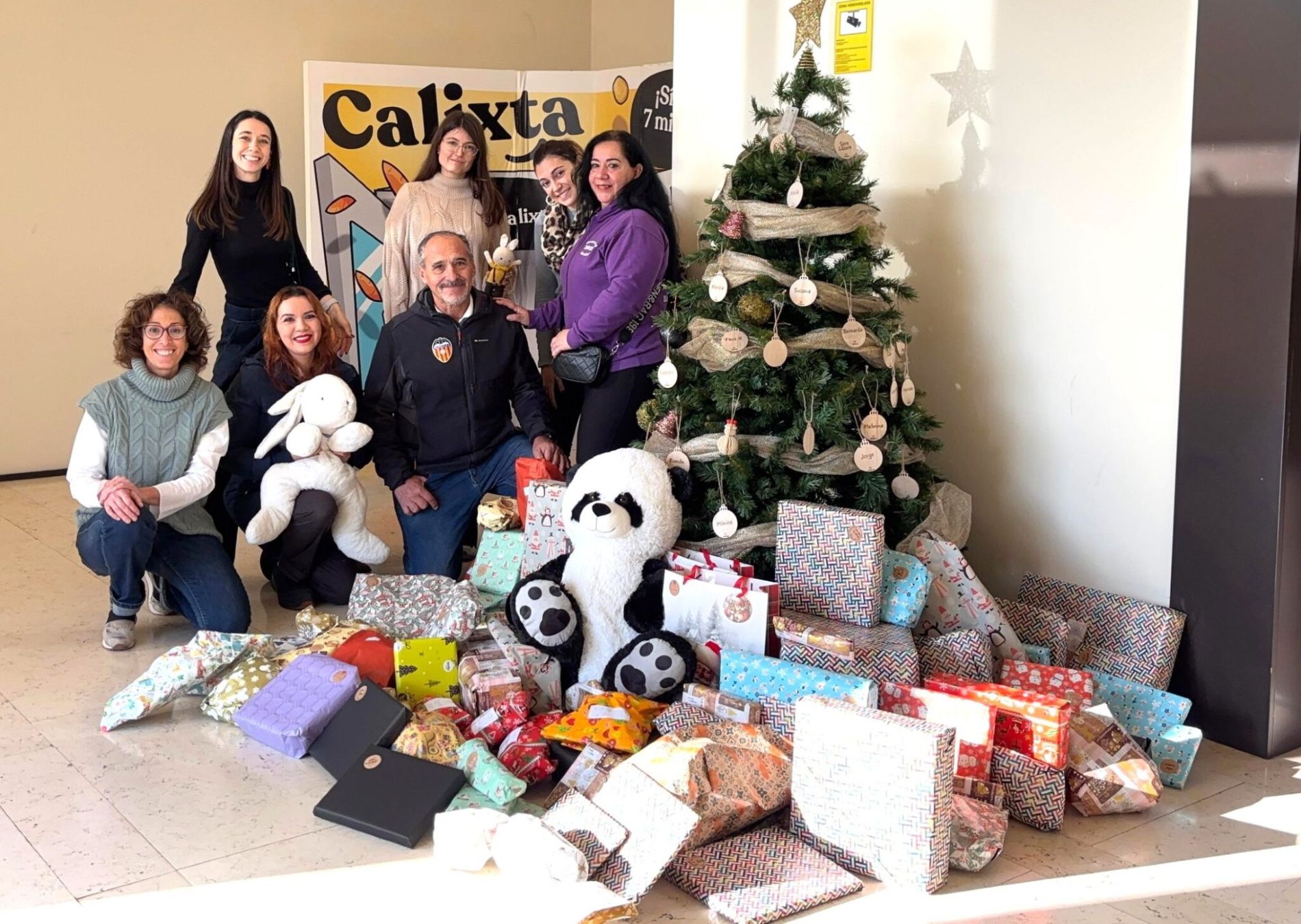 Patatas L�zaro ha desarrollado una acci�n solidaria significativa en diciembre de 2025 en el marco de su campa�a anual �Regala Sonrisas�. La iniciativa busca apoyar a personas y familias con necesidades alimentarias y emocionales durante las festividades