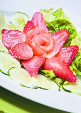 ensalada pepino y fresas